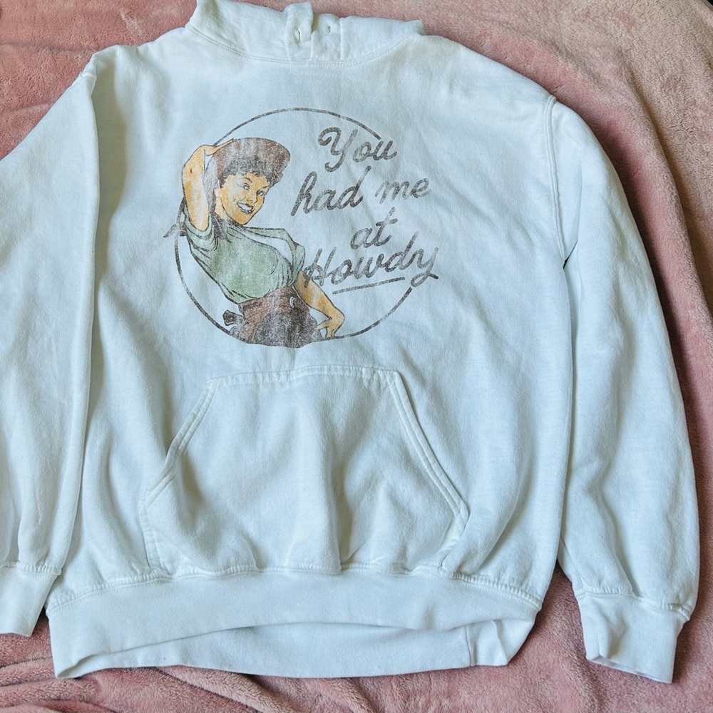 “You had me at Howdy” hoodie 🤍Size M